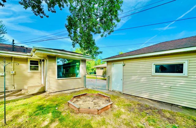 5611 6th Street NE, Fridley, MN 55432