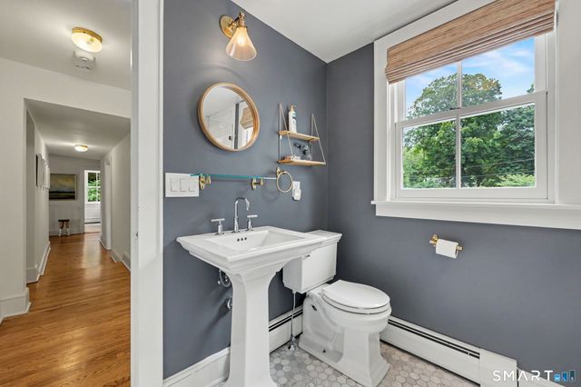 1074 Sturges Highway, Fairfield, CT 06824