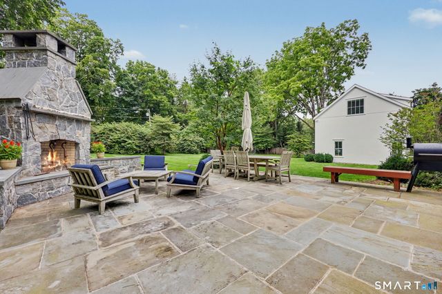 1074 Sturges Highway, Fairfield, CT 06824