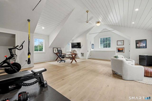1074 Sturges Highway, Fairfield, CT 06824