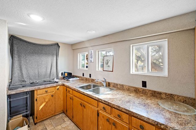 626 Flintstone Dr, Canyon Lake, TX 78133