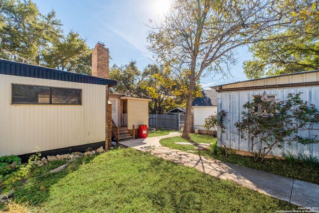 626 Flintstone Dr, Canyon Lake, TX 78133