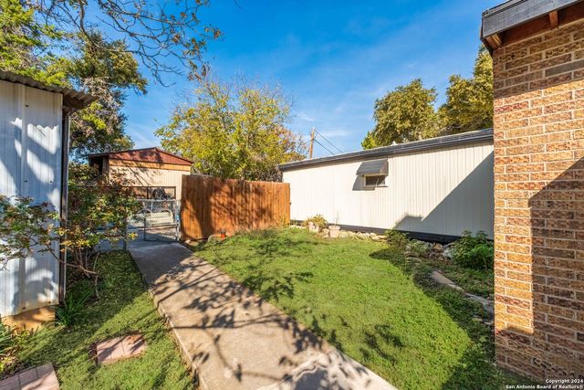626 Flintstone Dr, Canyon Lake, TX 78133