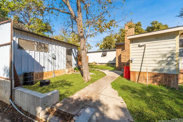 626 Flintstone Dr, Canyon Lake, TX 78133