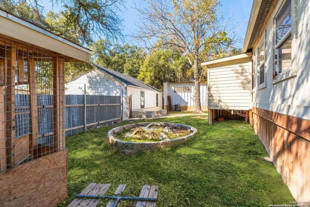626 Flintstone Dr, Canyon Lake, TX 78133