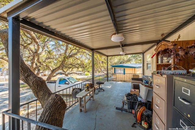 626 Flintstone Dr, Canyon Lake, TX 78133