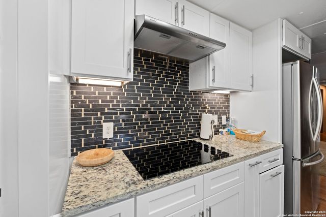 626 Flintstone Dr, Canyon Lake, TX 78133