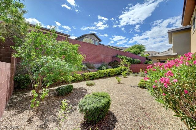 5673 Oak Bend Drive, Las Vegas, NV 89135