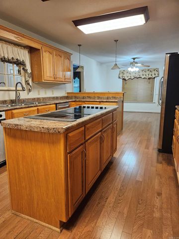 201 W College, Beebe, AR 72012