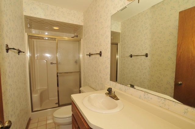 3822 S Oakbrook DRIVE S, Greenfield, WI 53228