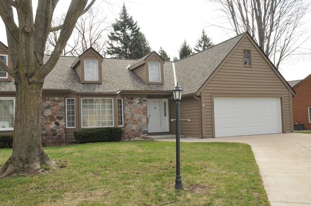 3822 S Oakbrook DRIVE S, Greenfield, WI 53228