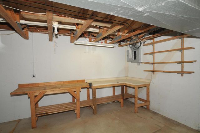 3822 S Oakbrook DRIVE S, Greenfield, WI 53228