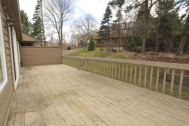 3822 S Oakbrook DRIVE S, Greenfield, WI 53228