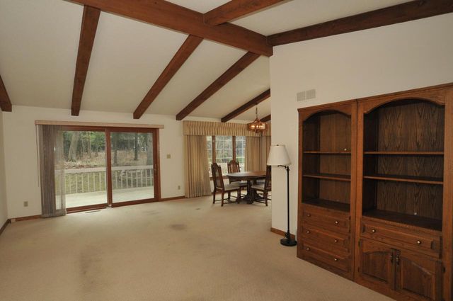 3822 S Oakbrook DRIVE S, Greenfield, WI 53228