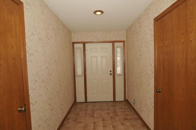 3822 S Oakbrook DRIVE S, Greenfield, WI 53228