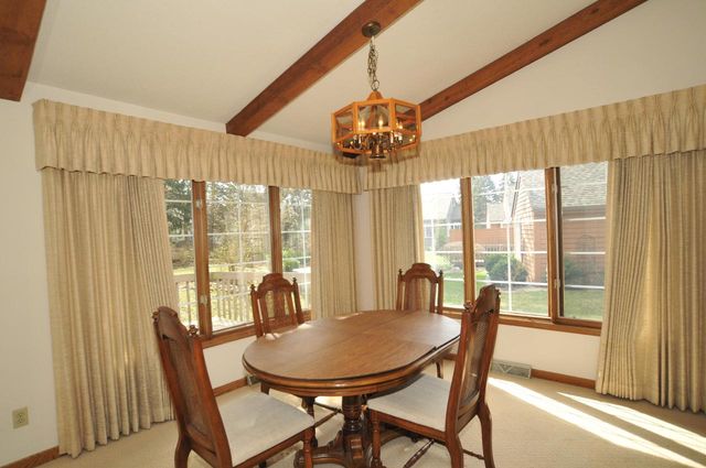 3822 S Oakbrook DRIVE S, Greenfield, WI 53228