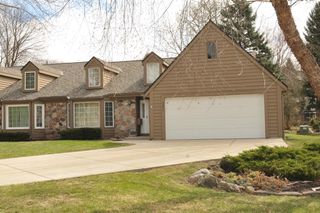 3822 S Oakbrook DRIVE S, Greenfield, WI 53228