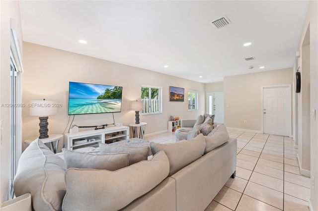 371 NE 32nd Terrace, Homestead, FL 33033
