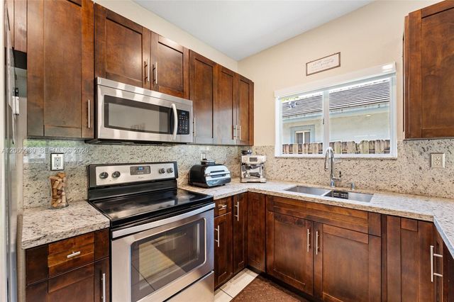 371 NE 32nd Terrace, Homestead, FL 33033