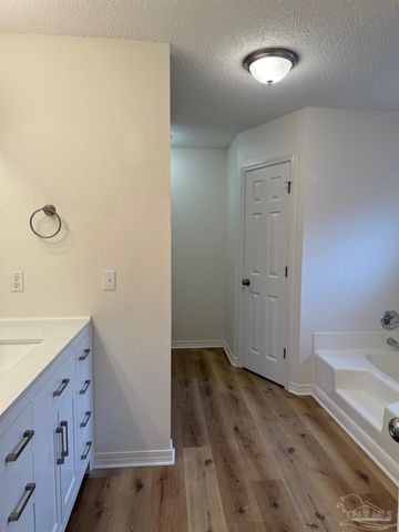 1667 Condor Dr, Cantonment, FL 32533