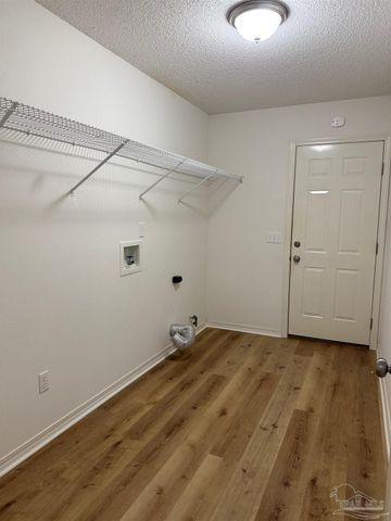 1667 Condor Dr, Cantonment, FL 32533