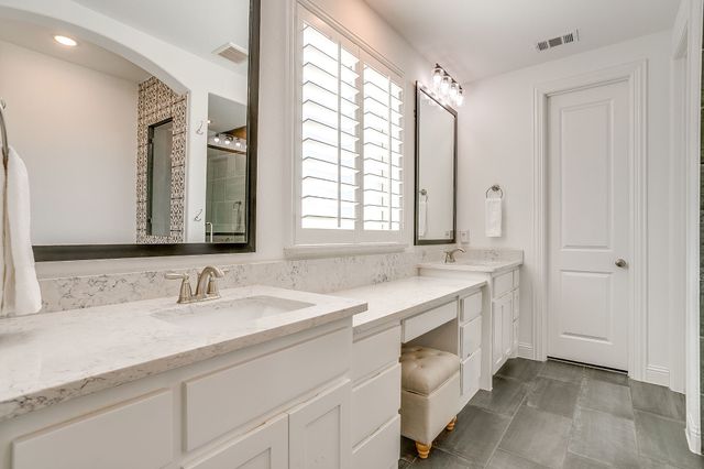 2009 Roundtree Circle E, Fort Worth, TX 76008