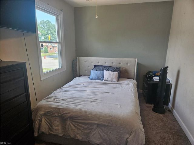 3202 Clover RD E, Chesapeake, VA 23321