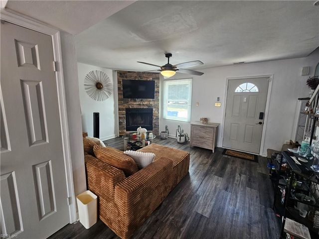 3202 Clover RD E, Chesapeake, VA 23321