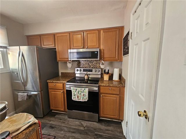 3202 Clover RD E, Chesapeake, VA 23321