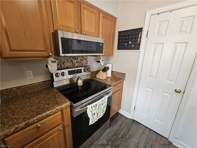 3202 Clover RD E, Chesapeake, VA 23321