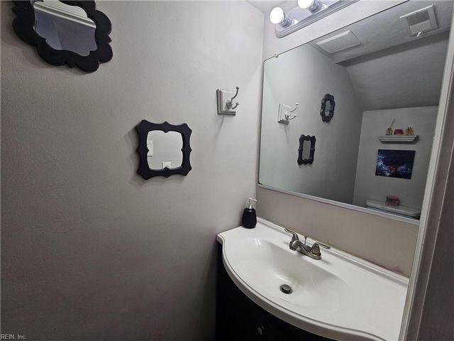 3202 Clover RD E, Chesapeake, VA 23321