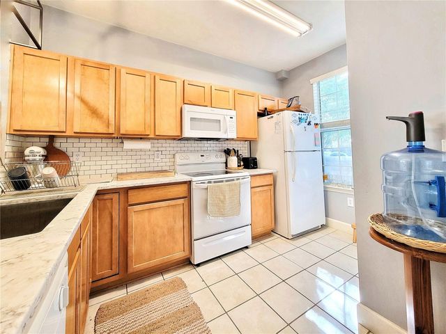 901 NW 21ST AVENUE, Gainesville, FL 32609