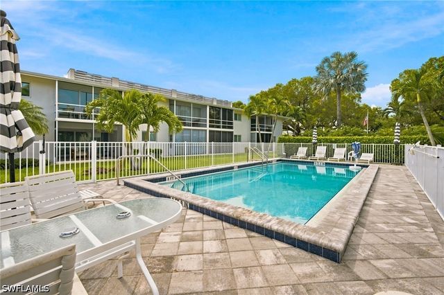 1417 Chesapeake AVE 106, Naples, FL 34102