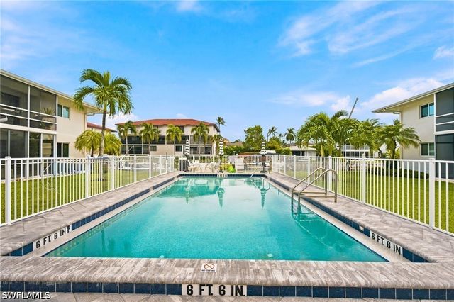 1417 Chesapeake AVE 106, Naples, FL 34102