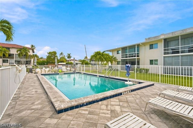 1417 Chesapeake AVE 106, Naples, FL 34102
