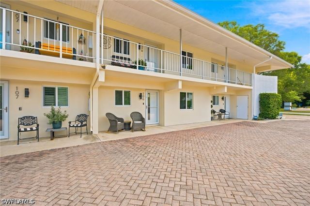 1417 Chesapeake AVE 106, Naples, FL 34102