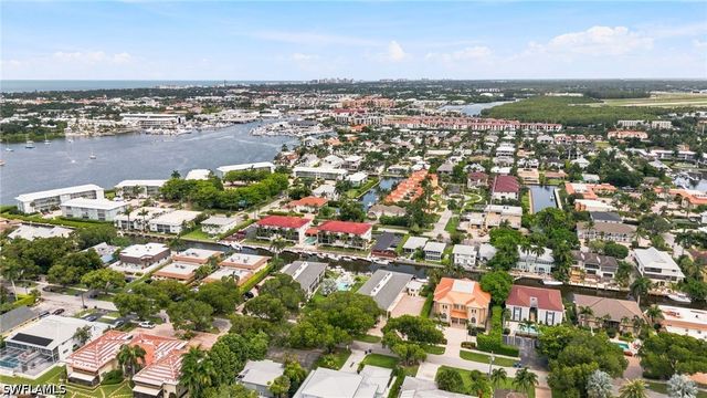 1417 Chesapeake AVE 106, Naples, FL 34102