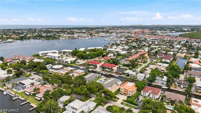 1417 Chesapeake AVE 106, Naples, FL 34102