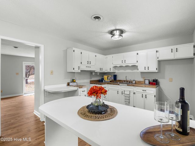 203 Devon Court, Jacksonville, NC 28546