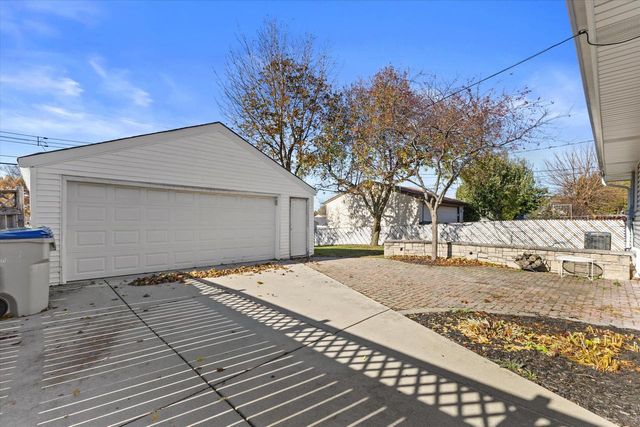 3585 S 94th STREET, Milwaukee, WI 53228