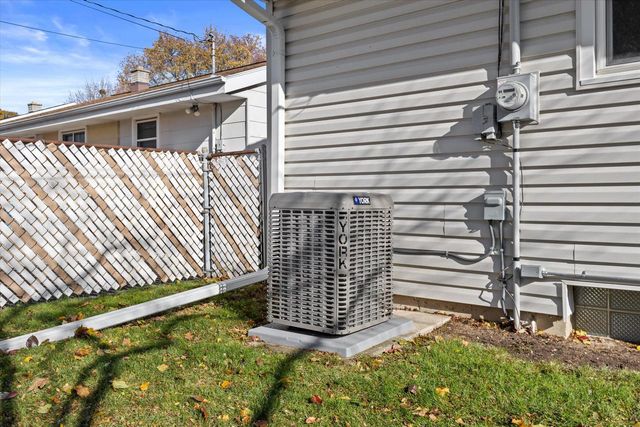 3585 S 94th STREET, Milwaukee, WI 53228