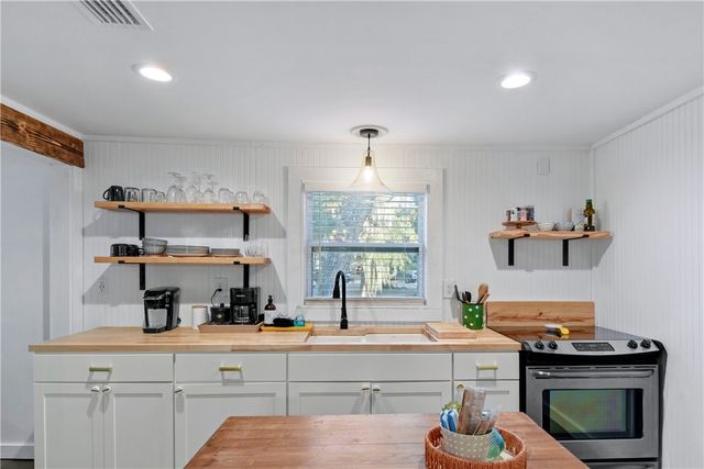 211 Trumbull Street, Darien, GA 31305