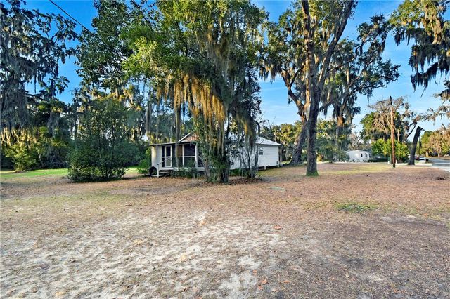 211 Trumbull Street, Darien, GA 31305