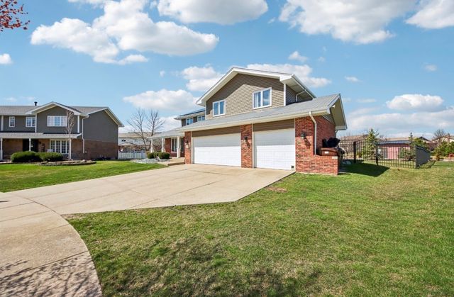 19328 Woodfield Court, Tinley Park, IL 60487