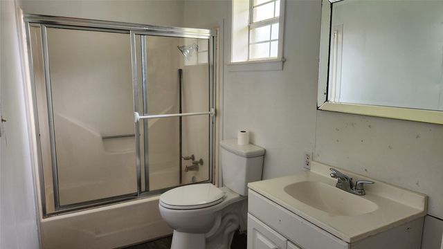 205 N Hubbard, Omaha, TX 75571