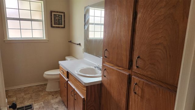 205 N Hubbard, Omaha, TX 75571