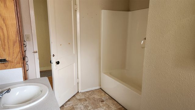 205 N Hubbard, Omaha, TX 75571