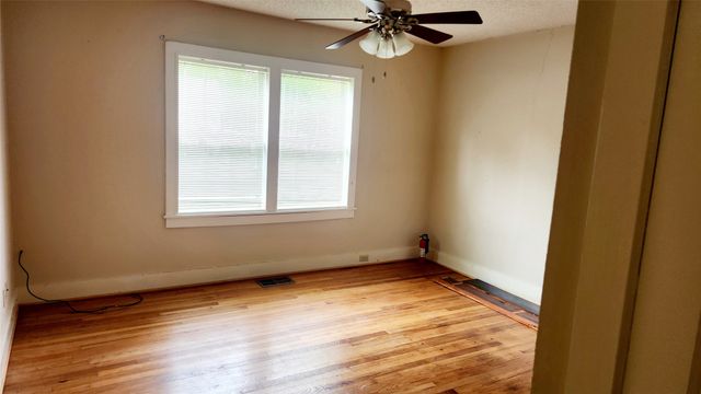 205 N Hubbard, Omaha, TX 75571