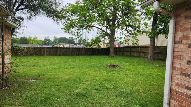 205 N Hubbard, Omaha, TX 75571