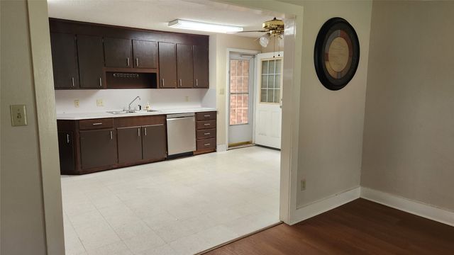 205 N Hubbard, Omaha, TX 75571